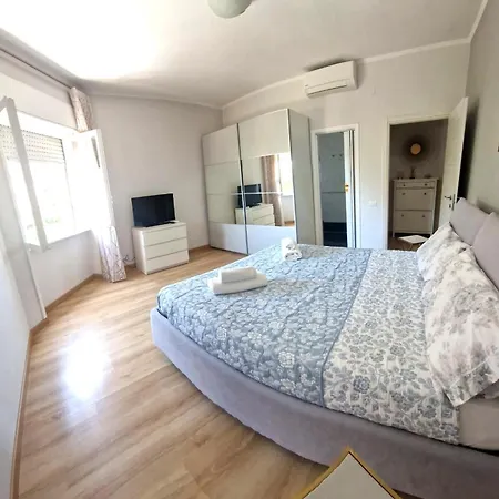 Bright Modern Flat With Balcony - 3 Min To Metro C & Self Check-in Апартаменты