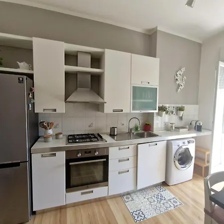 Apartman Bright Modern Flat With Balcony - 3 Min To Metro C & Self Check-in